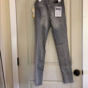 Gray stretch jeggings frayed hem Chloe
